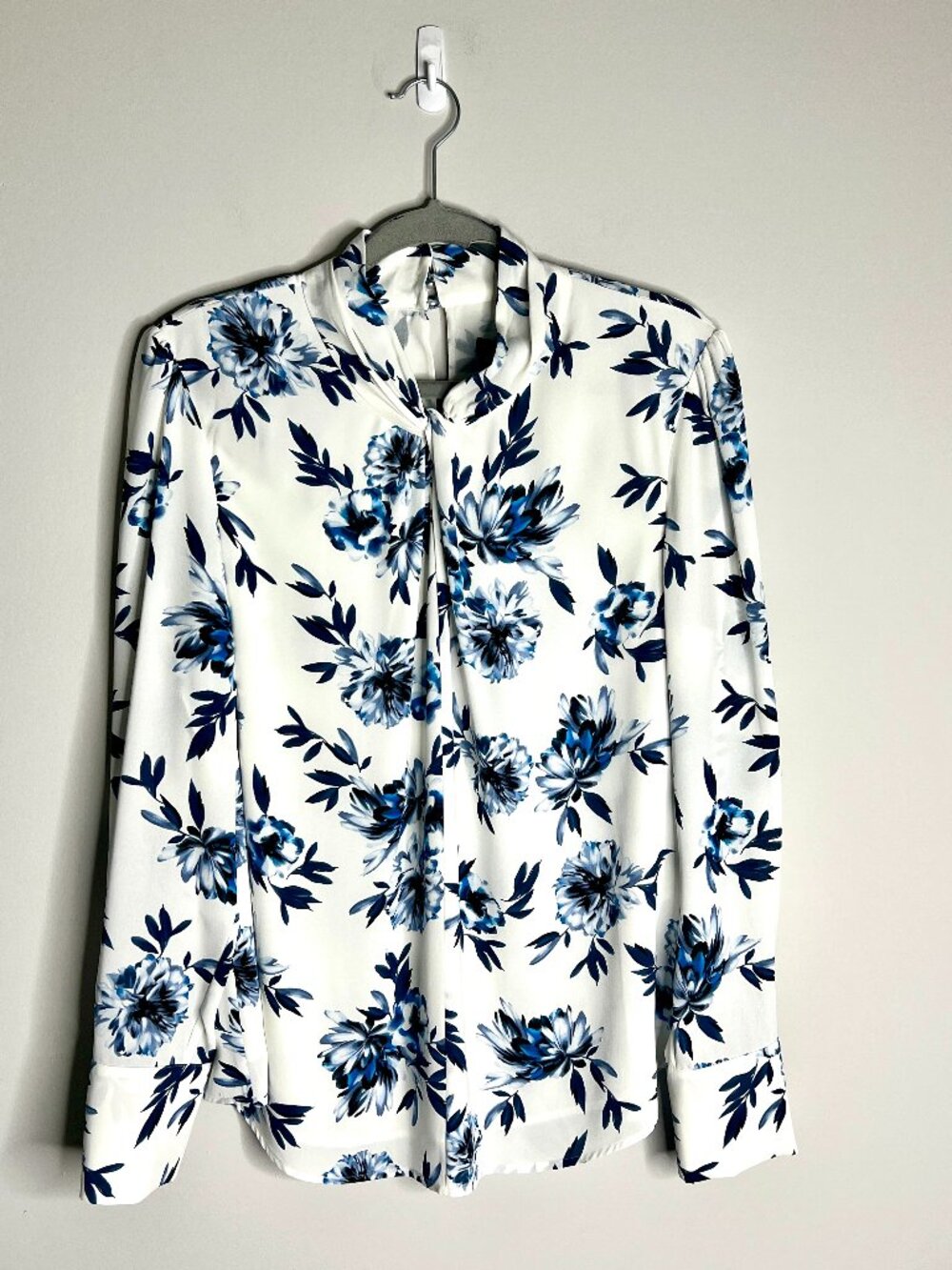 WHBM Blue Floral Nancy Meyers Long Sleeve Floral Blouse Preppy Butter Mom 14 NWT